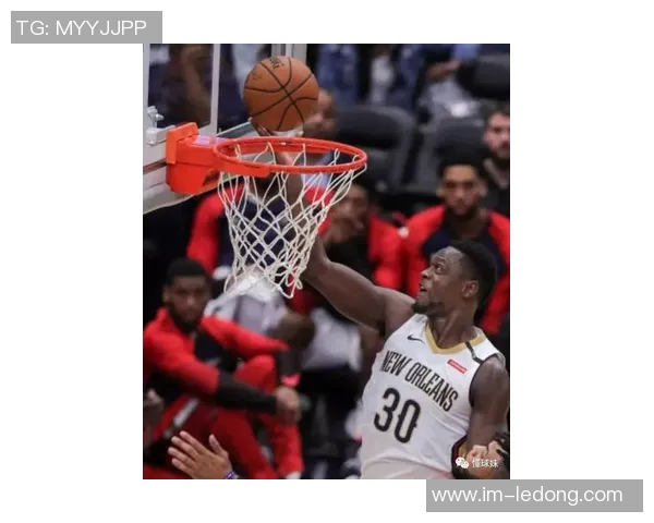 爱德华兹表现平平半场仅得9分3板2助正负值惨淡11