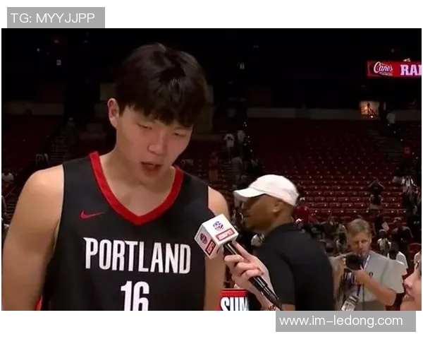 杨瀚森分享比卢普斯的要求强调场上沟通与英语学习的重要性